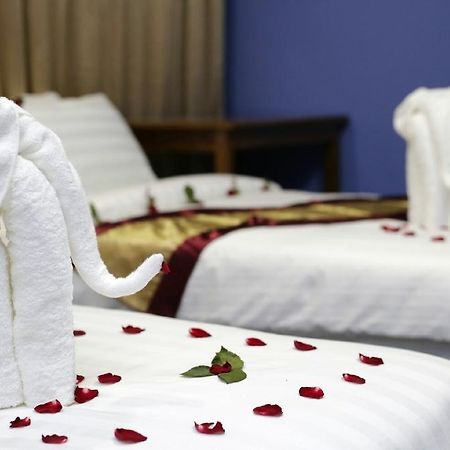 Vacation Hotel Янгон Екстериор снимка