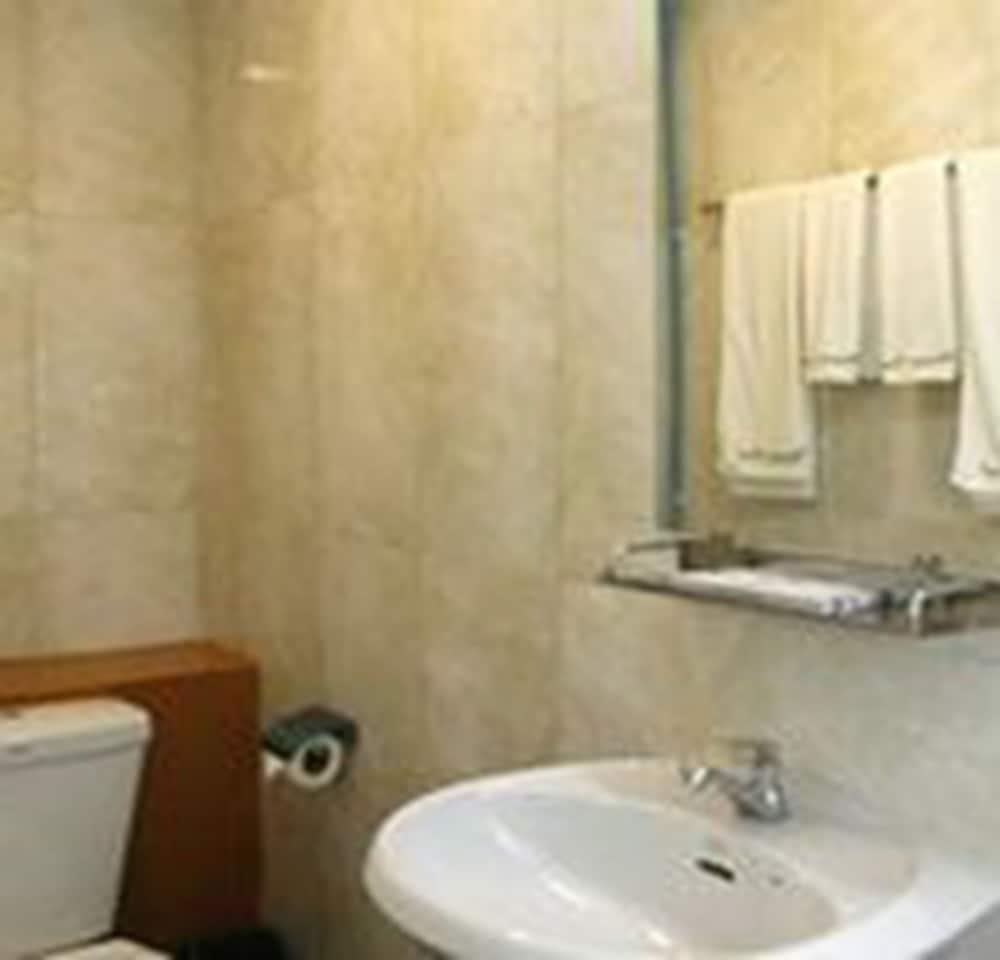 Vacation Hotel Янгон Екстериор снимка