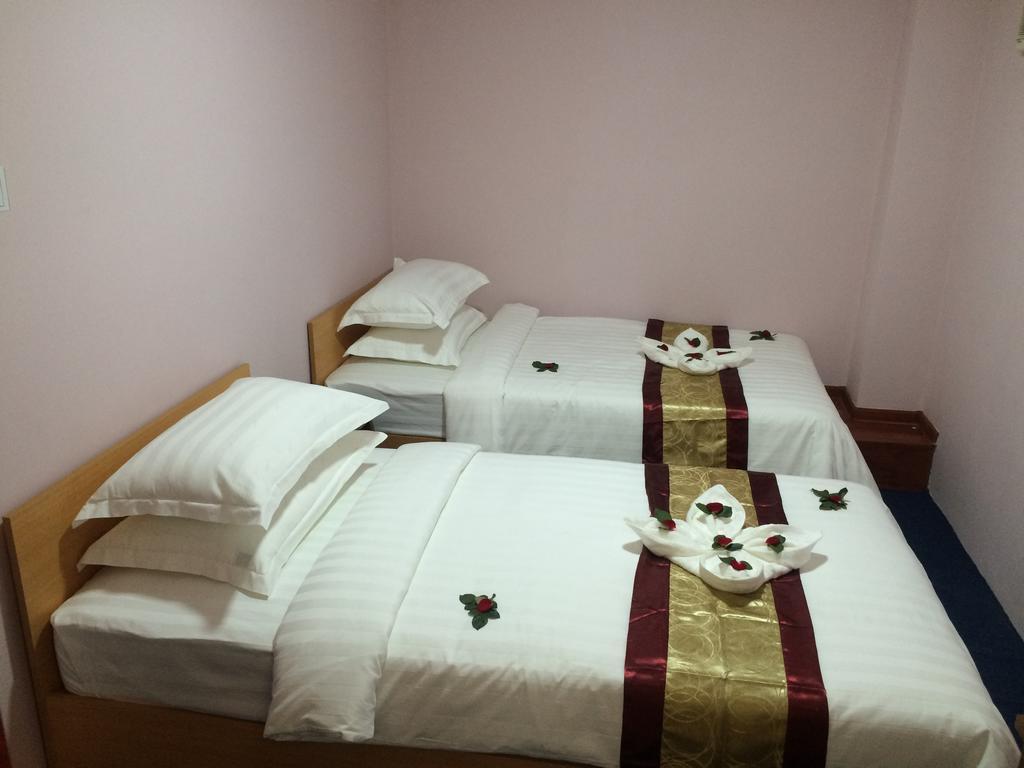 Vacation Hotel Янгон Екстериор снимка